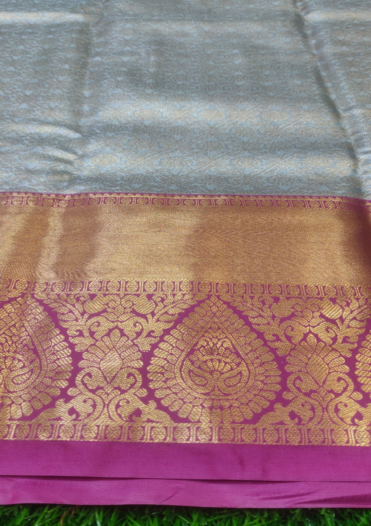 Silver Soft Contrast Border