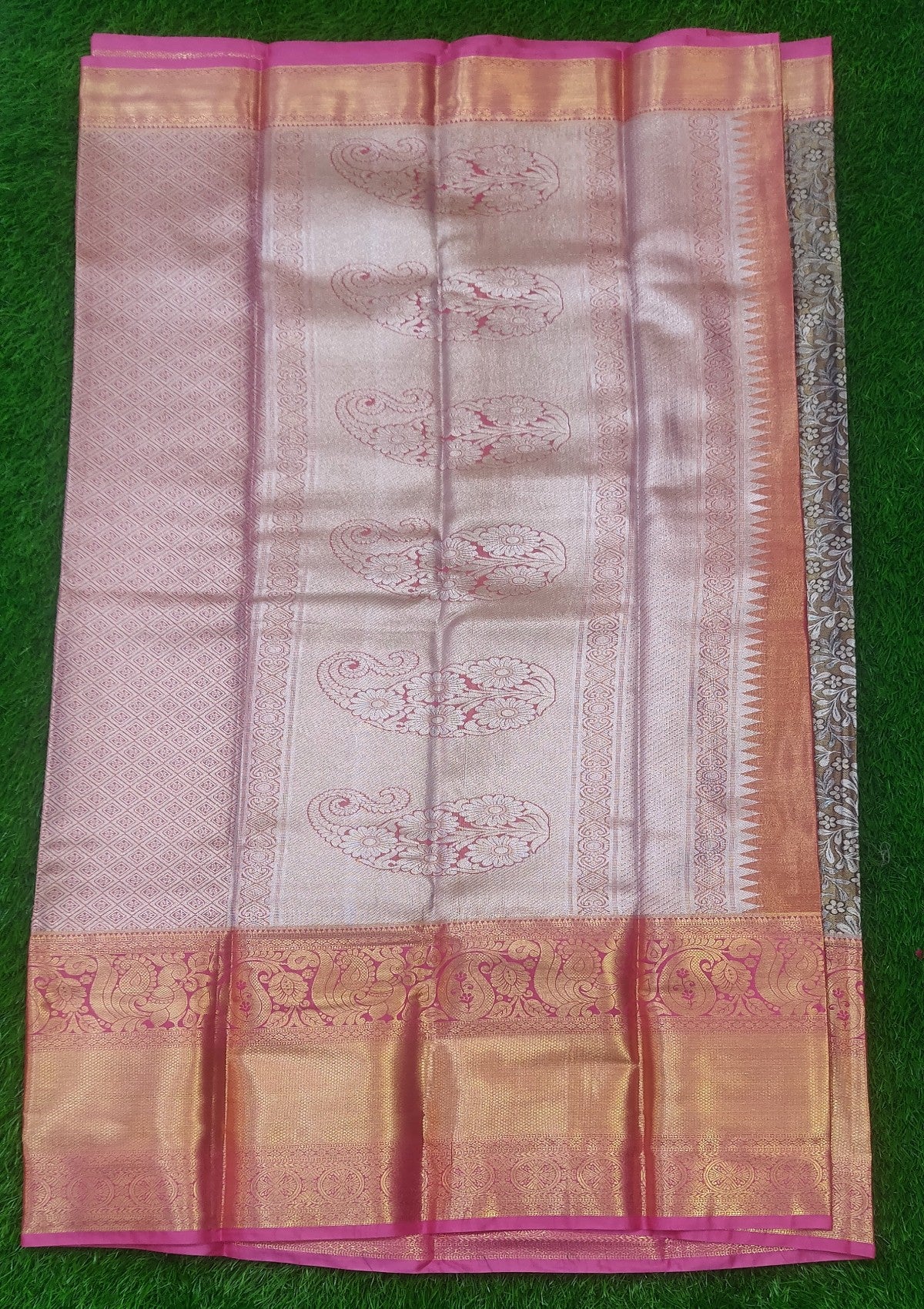 Silver Soft Contrast Border